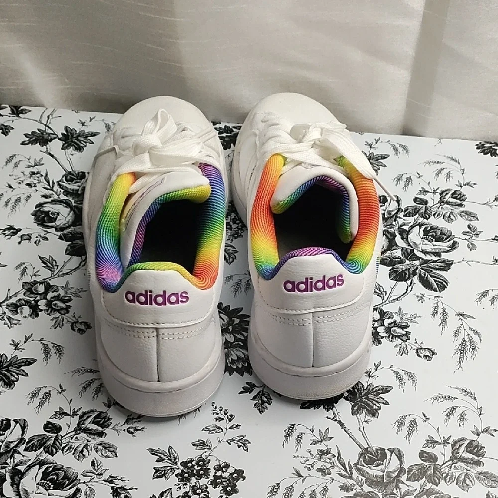 Adidas women's‎  White Sneakers with Colorful Trim size 7.5